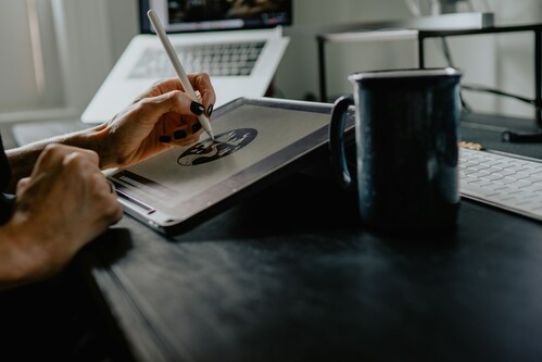 Standing desk – a workspace that moves with you